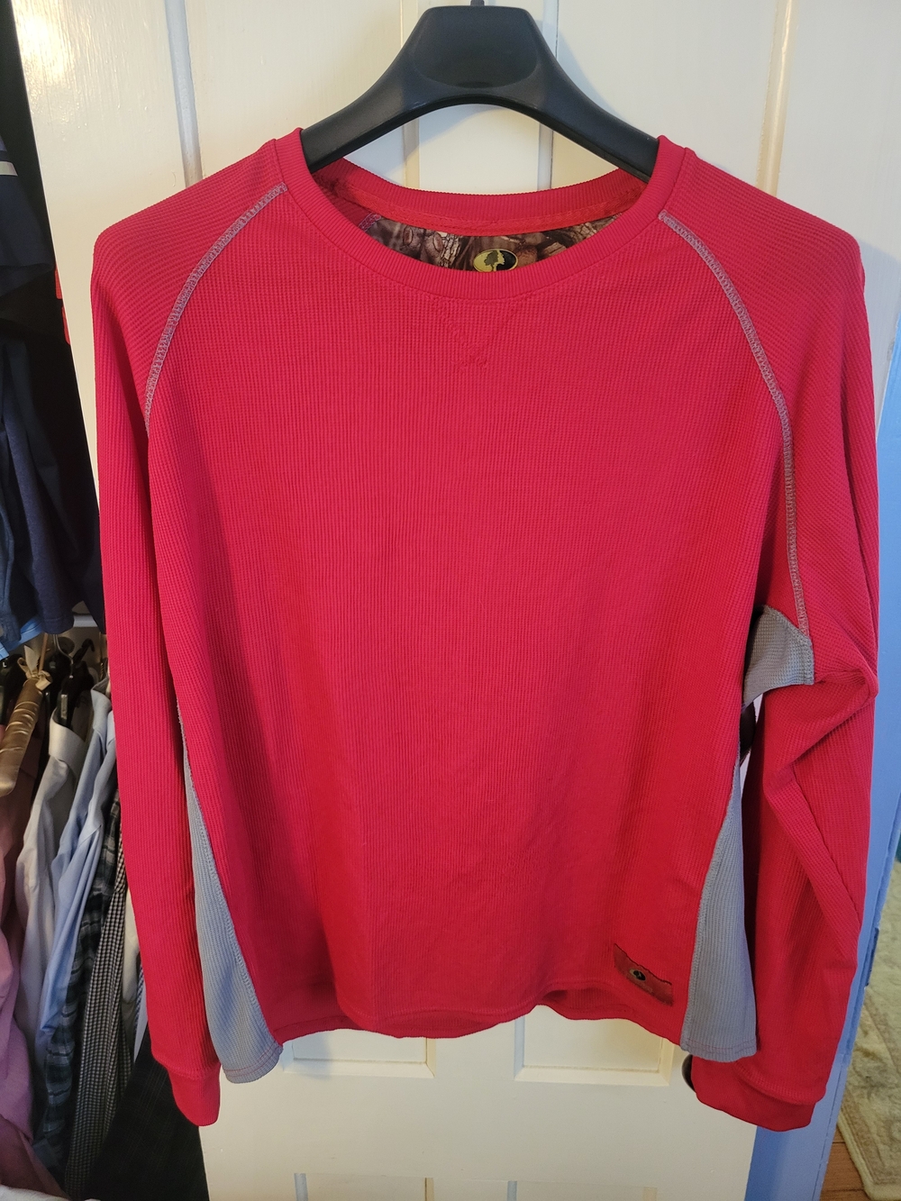 Mossy Oak Men's Long Sleeve Thermal Tee in Red with Gray Panels